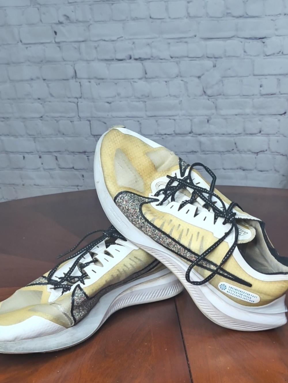 Men's Zoom Gravity Nike Yellow and White Running Sneakers Size 11 AN